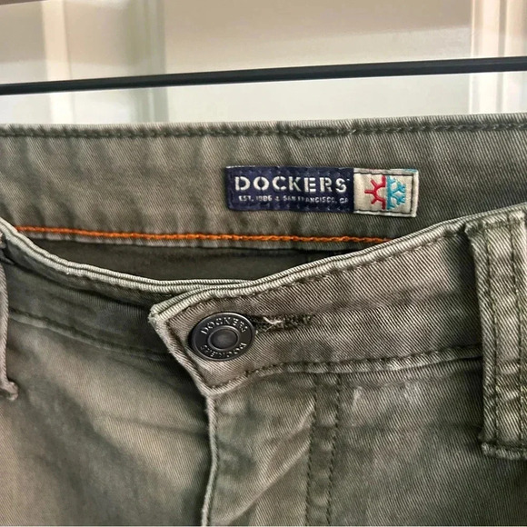 GUC Docker’s olive green jeans Straight leg 34/34 but the length runs 32” - Picture 2 of 8